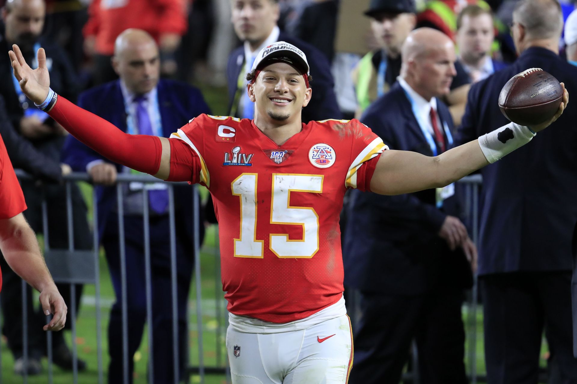 What Pros Wear: Patrick Mahomes' Adidas Core Arm Sleeve - What Pros Wear