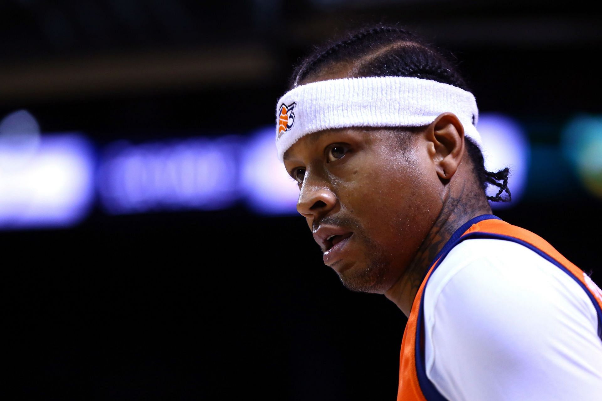 Iguodala: Iverson bought baggy suits to comply with NBA dress code