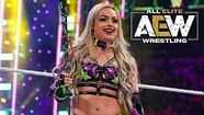 Photo WWE Superstar Liv Morgan Has Hilarious Gestures To Fans Wearing AEW Merchandise During 