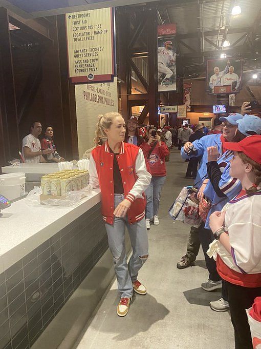 Wife of Phillies' Hoskins puts beers on her World Series tab
