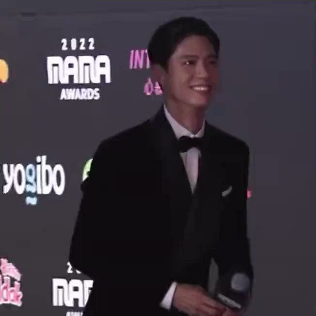 Park Bo-gum sends international fans into frenzy with his appearance at the  2022 MAMA Awards Day 1