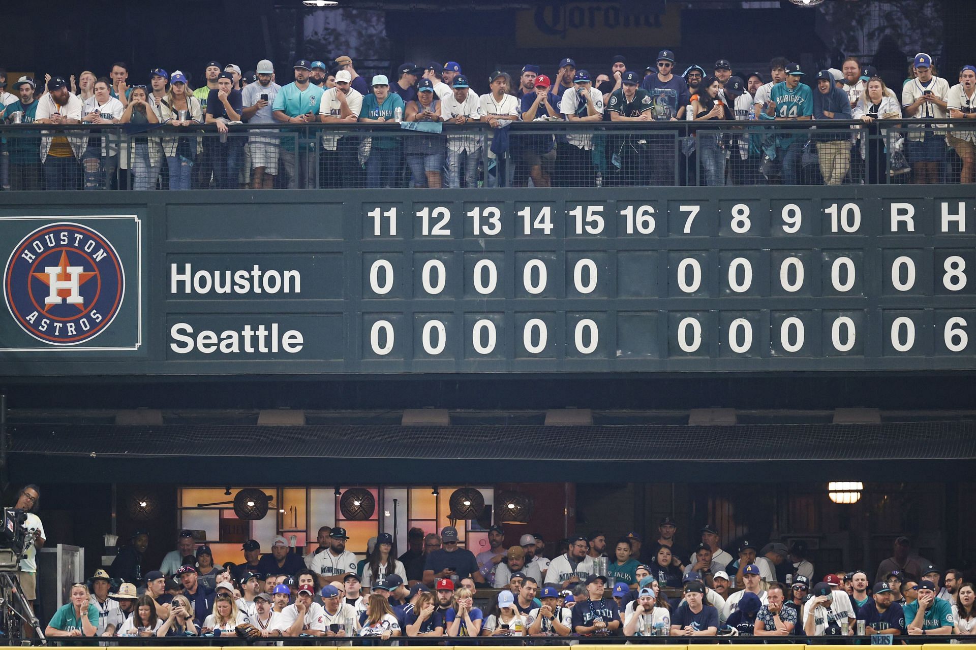 Division Series - Houston Astros v Seattle Mariners - Game Three