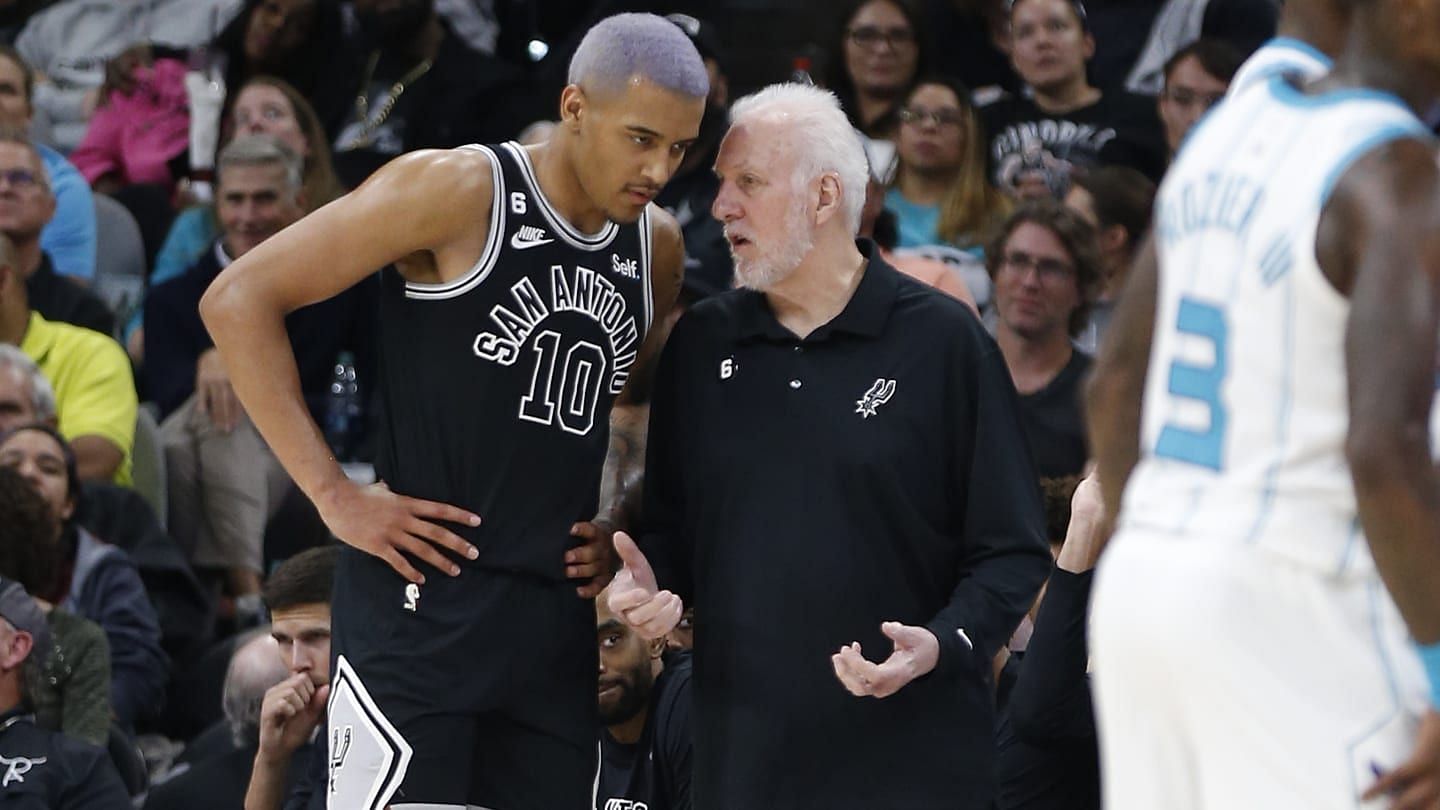 Jeremy Sochan with San Antonio Spurs head coach Gregg Popovich