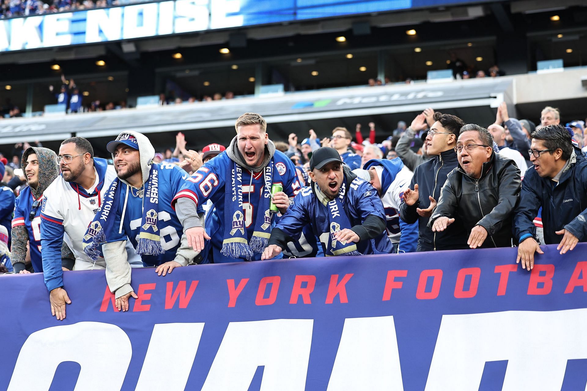 Anne Hathaway and other Giants fans can be optimistic about this season