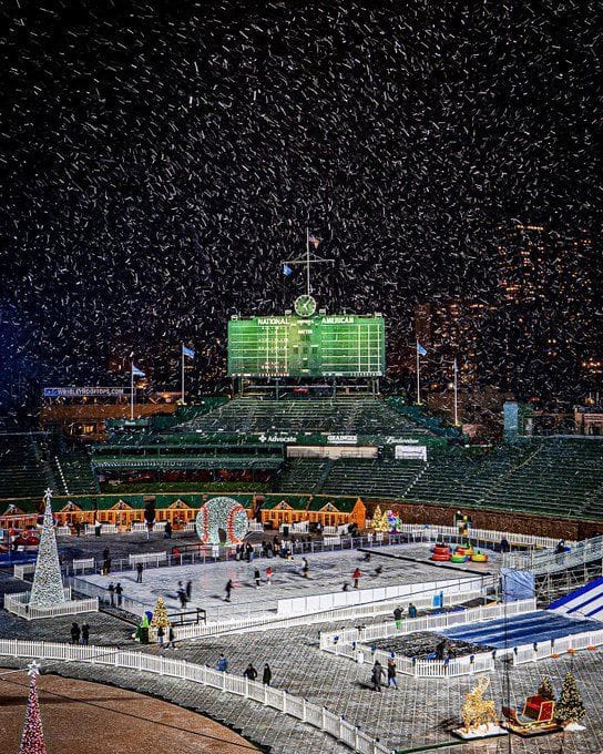 Chicago Cubs' Wrigley Field covered in snow is more beautiful than