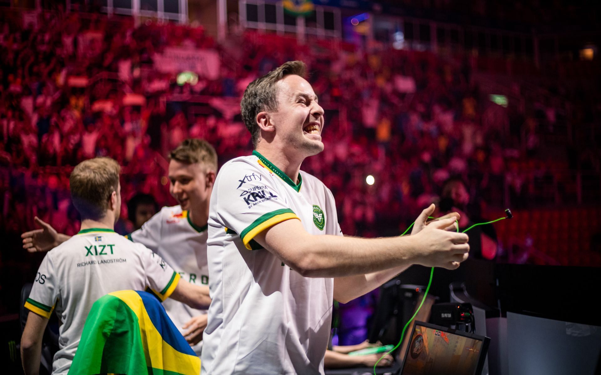 Heroic and Outsiders will be taking on each other in front of the live Brazilian Crowd (Image via ESL)