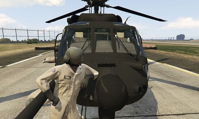 How can GTA Online players call for a helicopter?