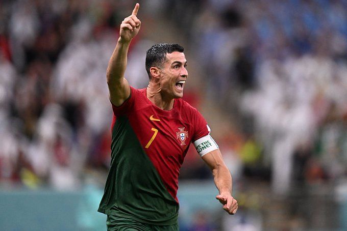 Twitter explodes as Bruno Fernandes overshadows Cristiano Ronaldo in ...