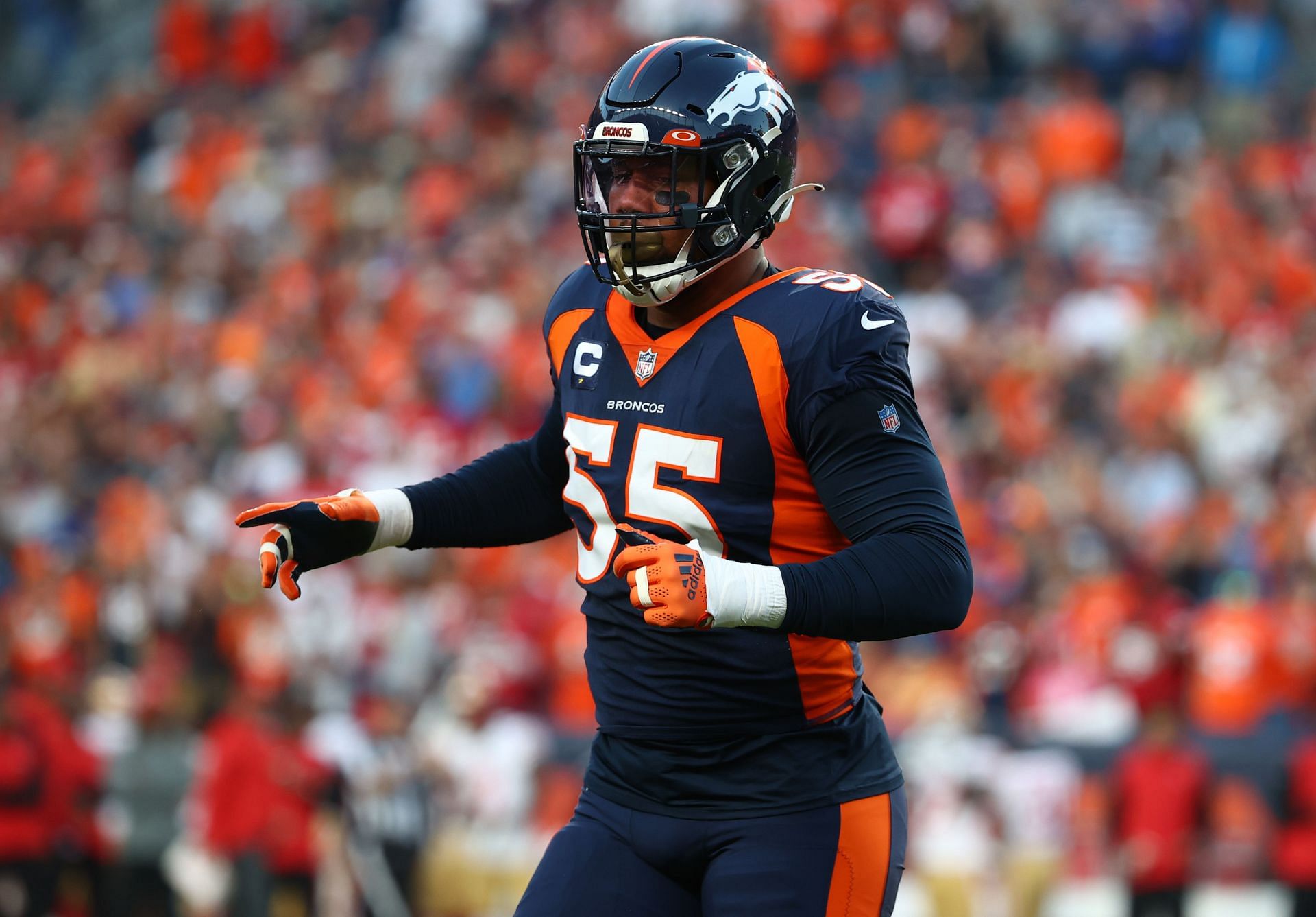 NFL Network's Tom Pelissero: Denver Broncos trading OLB Bradley Chubb to  Miami Dolphins in exchange involving Chase Edmonds