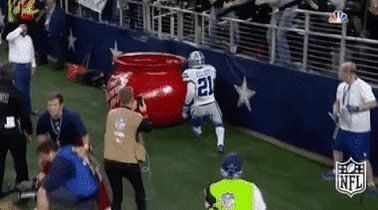 Ezekiel Elliott fine-free for Salvation Army kettle hop