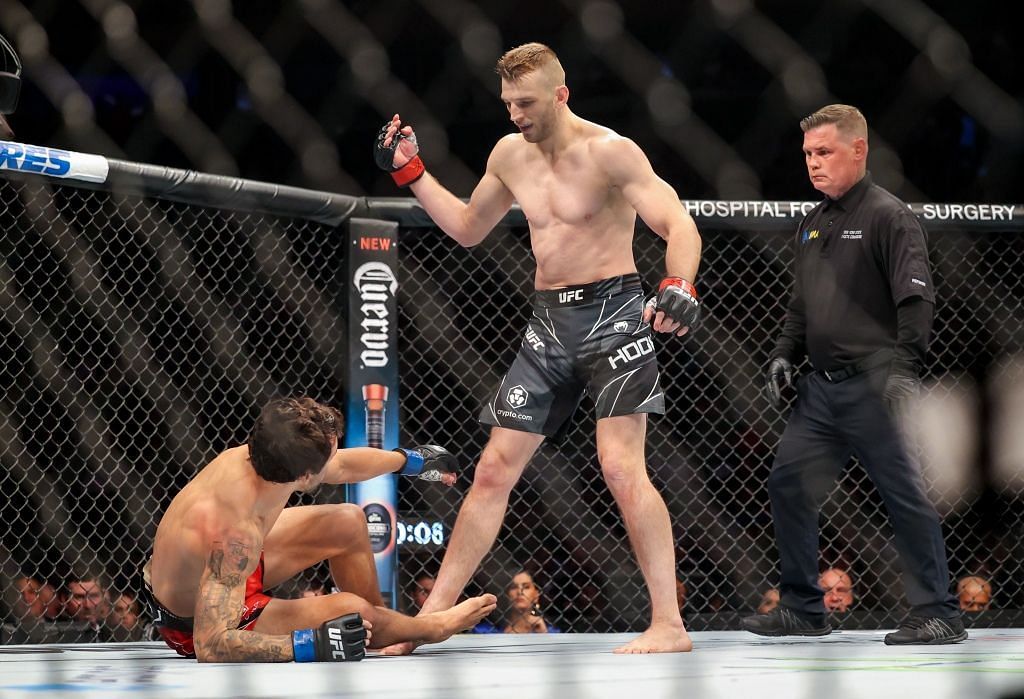 Dan Hooker overcame a tricky situation in the first round to beat Claudio Puelles