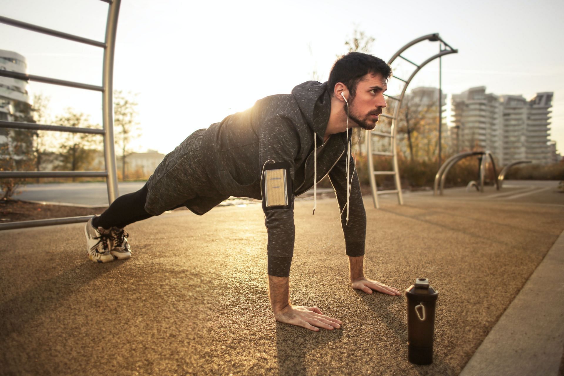 5 quick and easy bodyweight exercises to build more muscle (Image via Pexels)