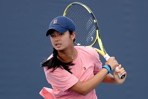 Alex Eala trains ahead of the 2021 Miami Open