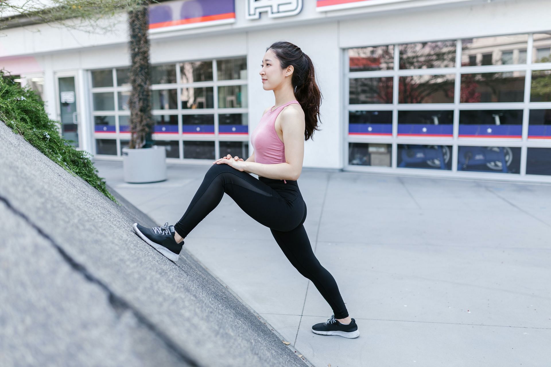 Strong glutes are important for leading a healthy life (Image via Pexels @Rodnae Productions)
