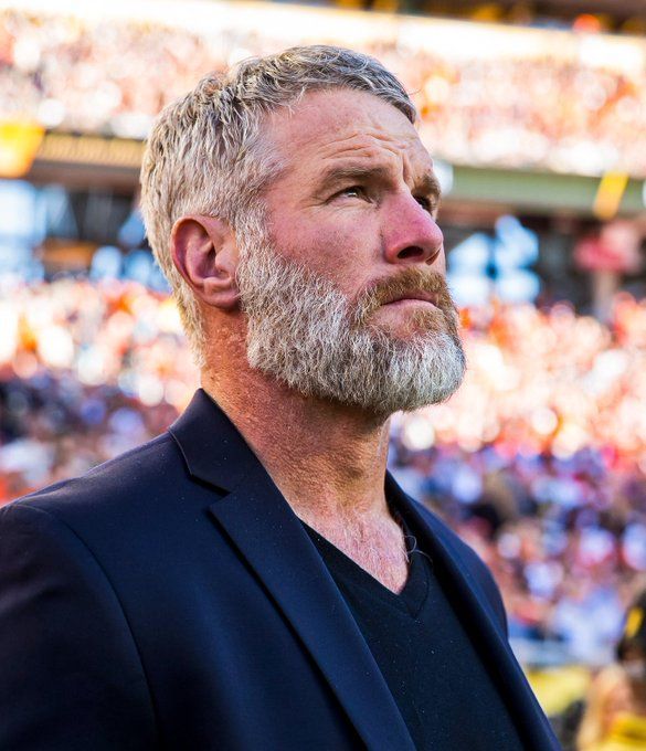 Battered but unbowed, Brett Favre nearly pulls off a miracle for