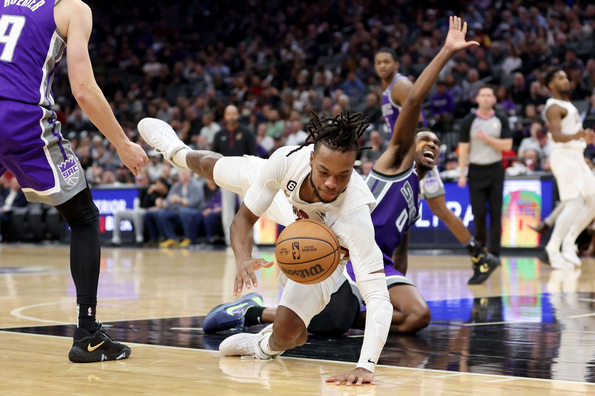 Darius Garland dives to the floor to save the ball