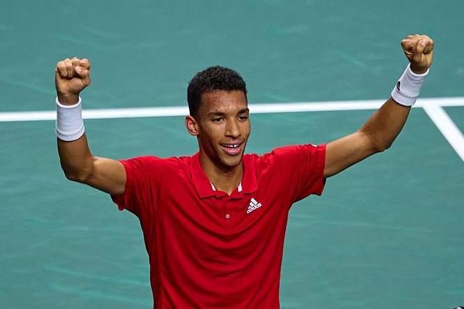 WATCH: Felix Auger-Aliassime hugs dad after Davis Cup Final trophy-clinching win for Canada