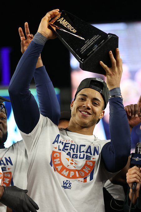 Fans line up in droves to see Astros' Jeremy Pena at Raising Cane's