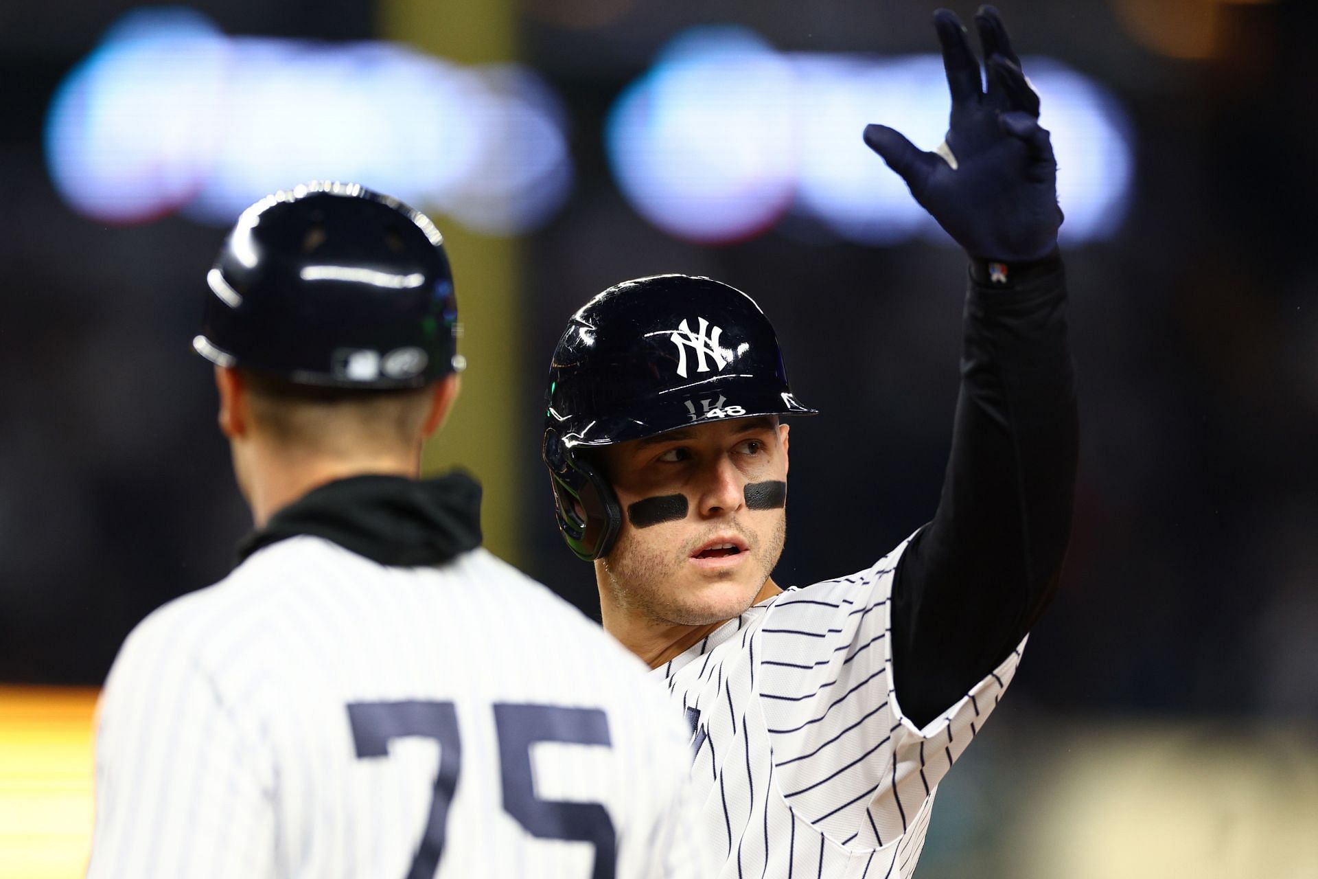 Yankees sign Anthony Rizzo to two-year, $32 million deal, per