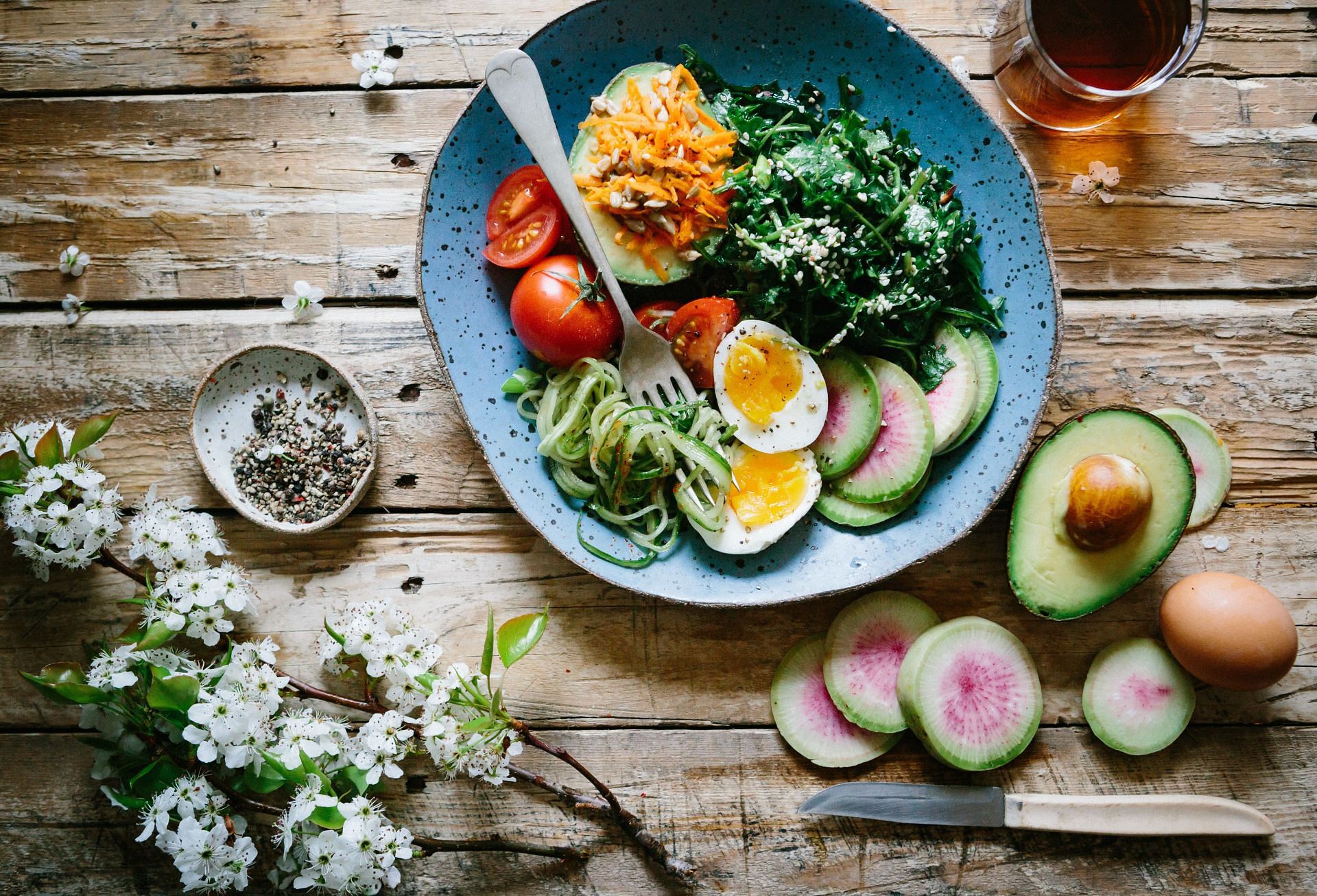 Healthy foods can improve physical and mental wellness (Image via Unsplash/Brooke Lark)