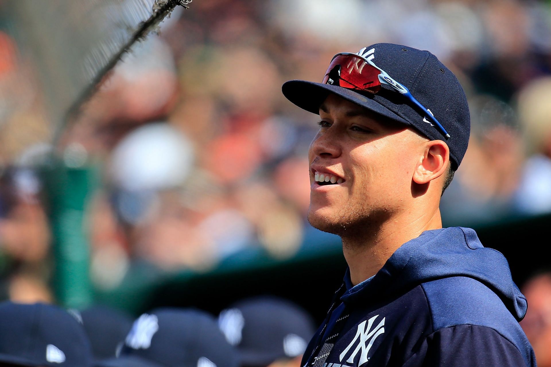MLB Twitter astonished by Aaron Judge posing next to 7-foot NBA