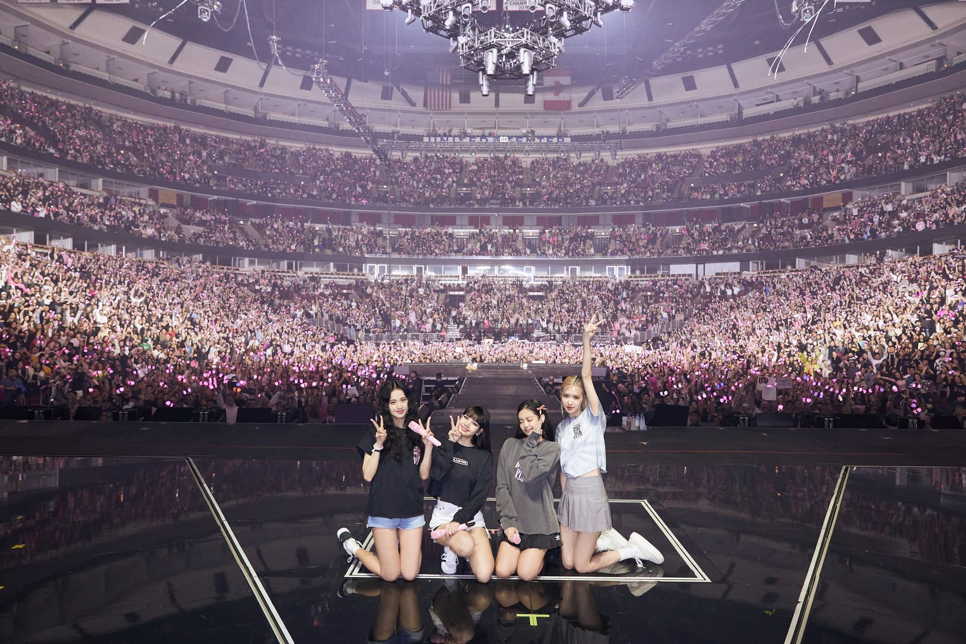 BLACKPINK poses with the audience after their Born Pink concert at Chicago. (Image via Twitter/ @BLACKPINK)