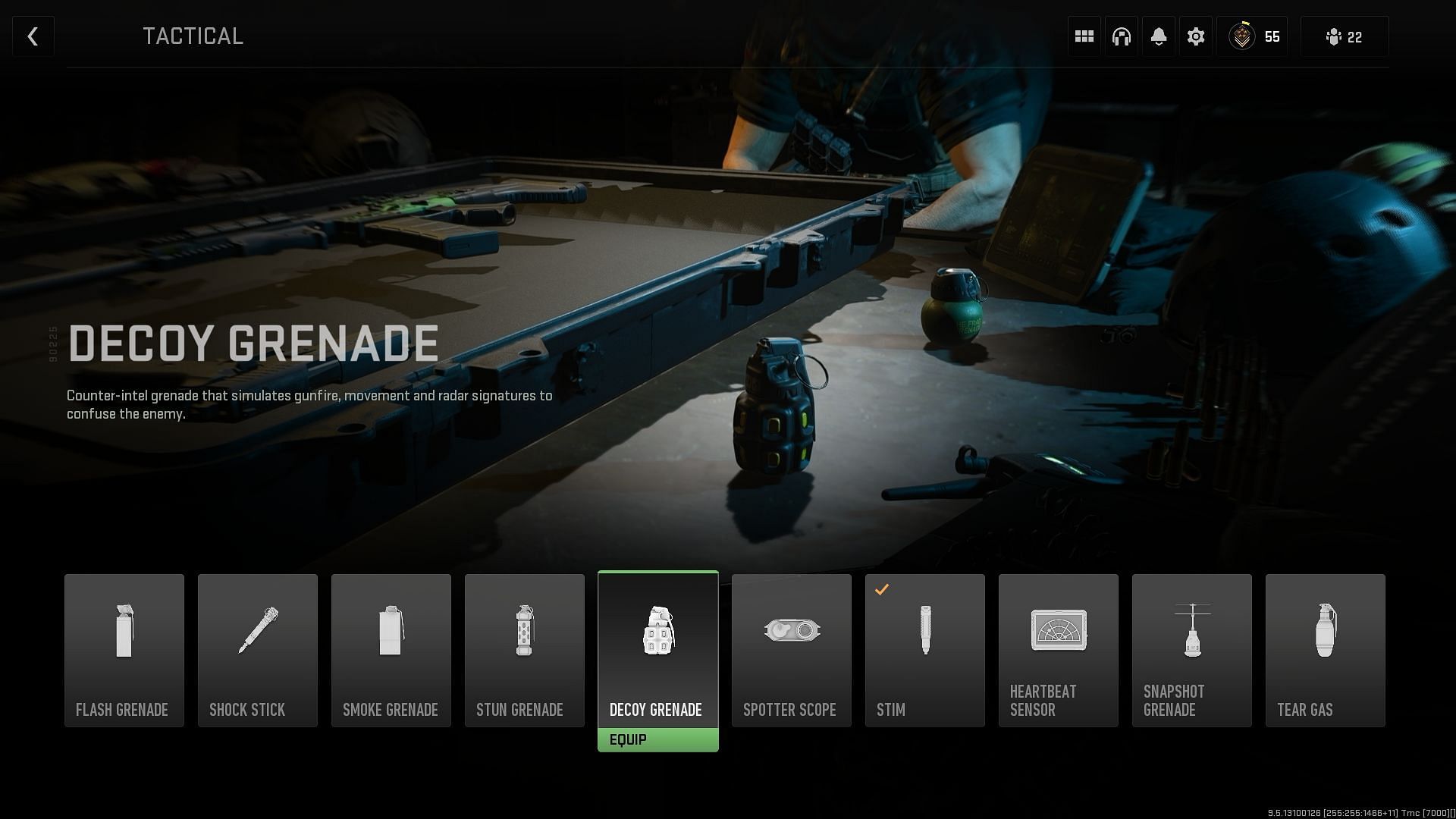 Equipping a Decoy Grenade in Modern Warfare 2 custom loadout (Image via Activision)
