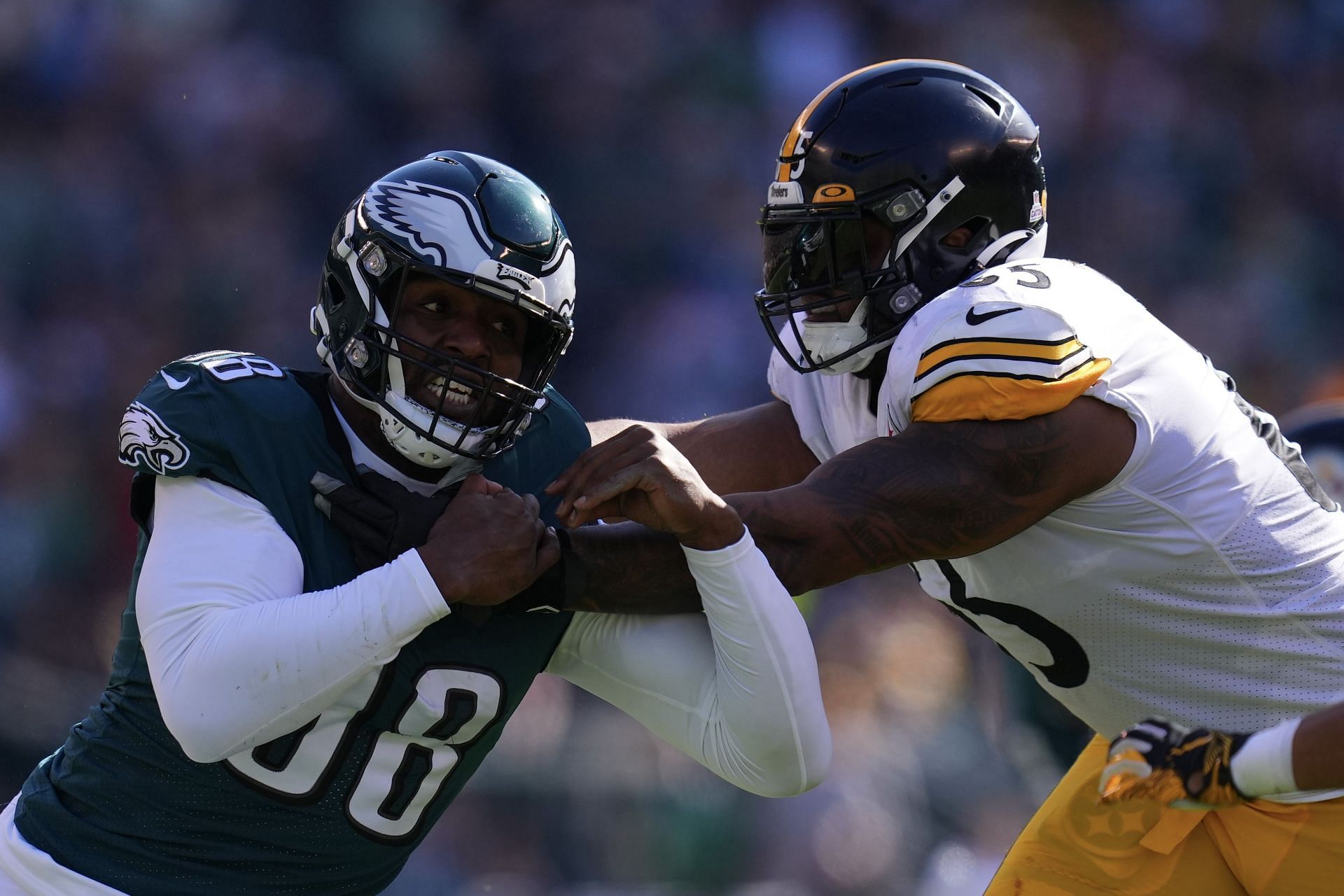 Eagles trade for Pro Bowl DE Robert Quinn