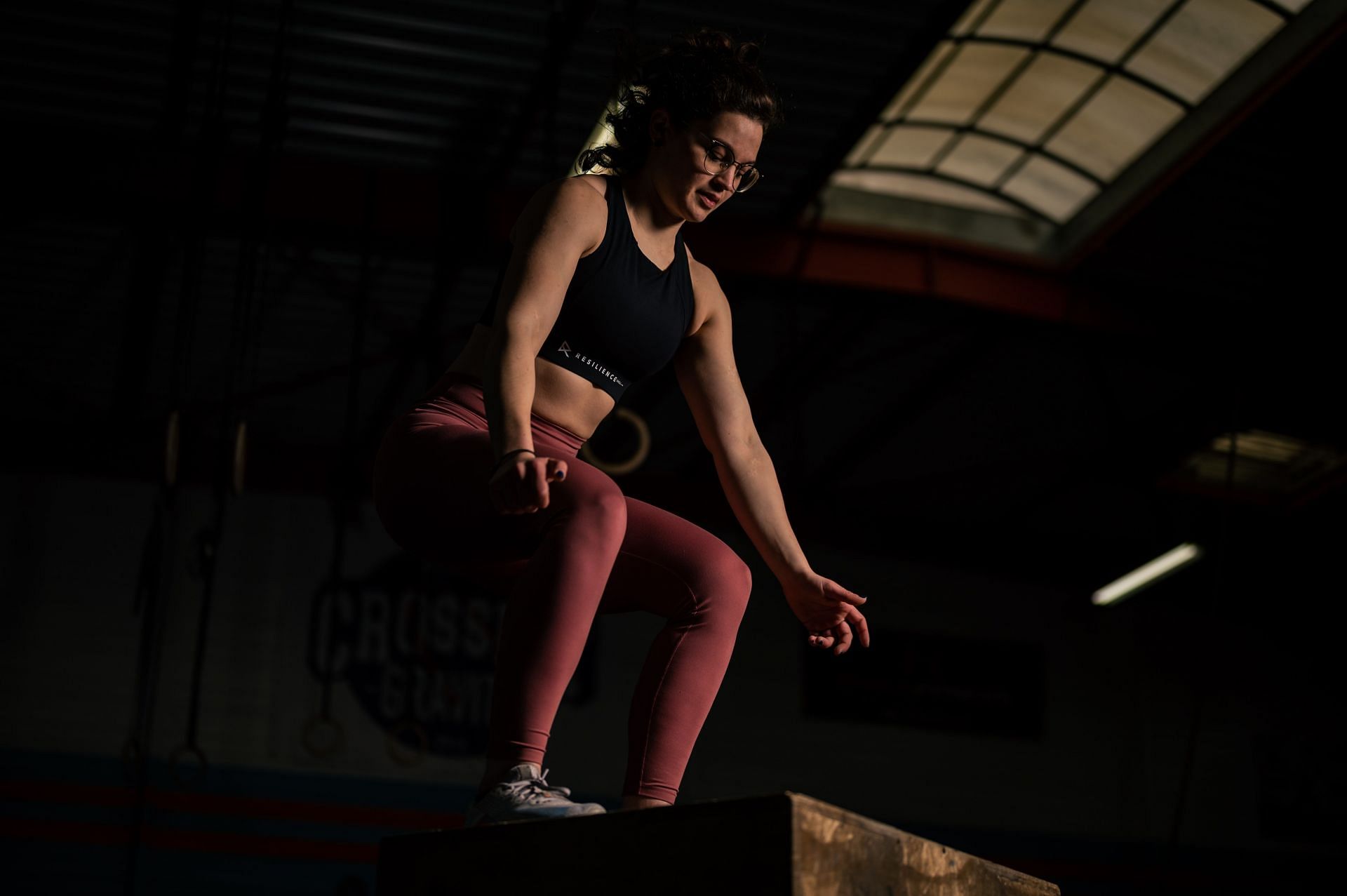 Here are the best plyometric exercises to improve your vertical jump! (Image via unsplash/Bastien Plu)