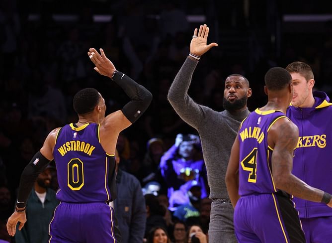 LA Lakers fans roast LeBron James after team keeps winning in his absence: "This guy is not Kobe", "Team performs and flows better without him?"