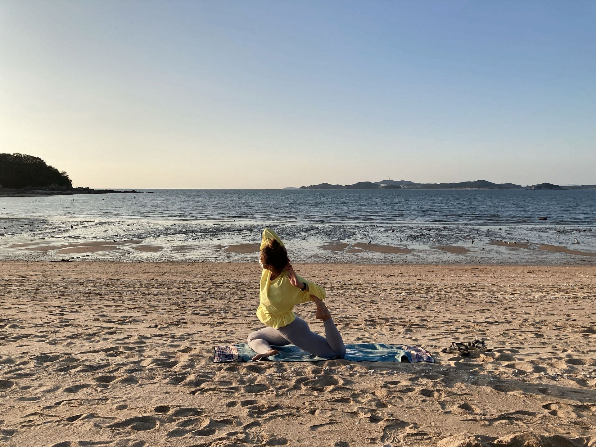 Trying to calm your mind? Try these six relaxing yoga poses. (Image via Unsplash / Alice Naar)