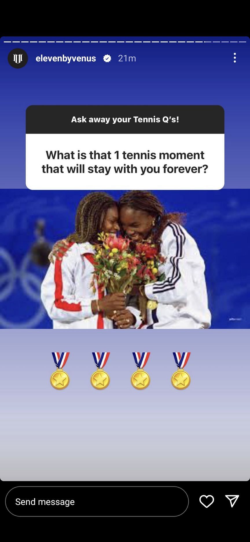 Venus and Serena Williams with their gold medals at the Olympics