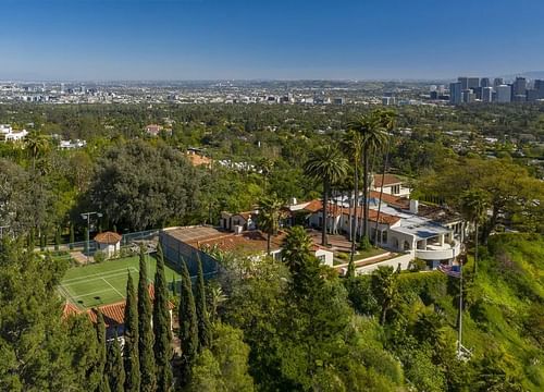 LeBron James purchased a luxurious mansion in Beverly Hills in 2020