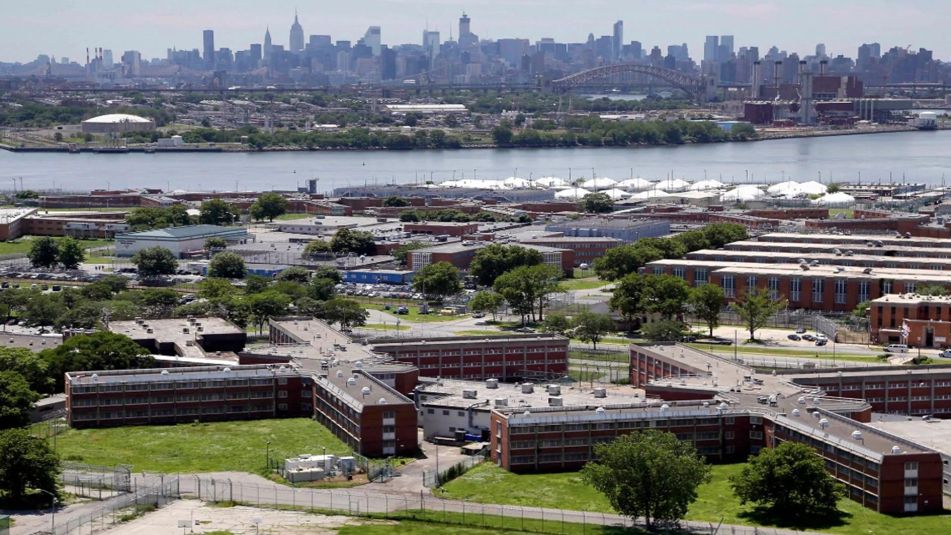 Rikers Island inmate stabs corrections officers 15 times (Image via Anonymous/Twitter)