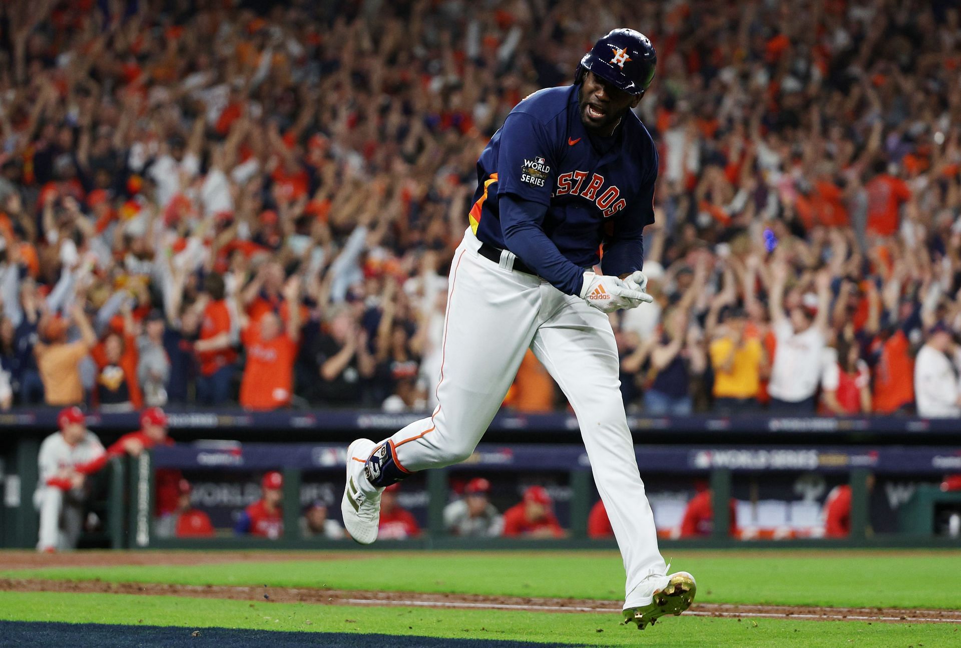 Astros' Yordan Alvarez caps World Series triumph with epic blast: 'Never  seen anything like it' - The Athletic