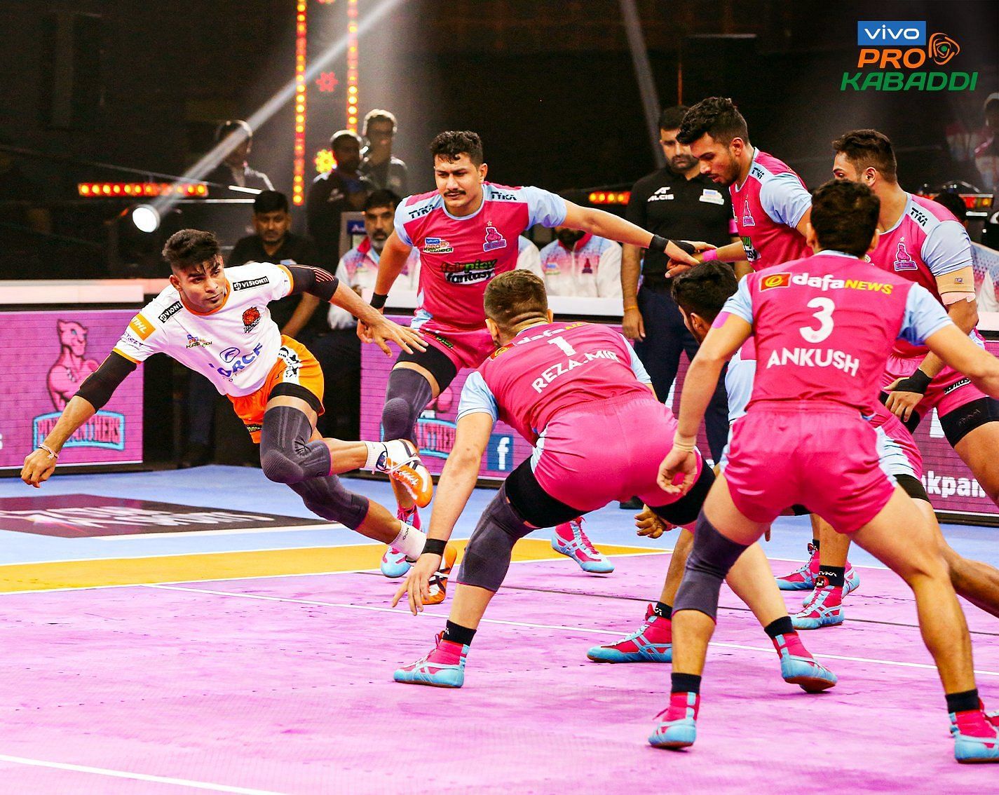 Puneri Paltan took on Jaipur Pink Panthers yesterday in Pro Kabaddi 2022 (Image: PKL/Twitter)