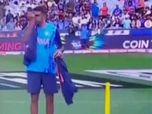 T20 World Cup 2022: "Checked for the perfume I use" - R Ashwin explains the logic behind sniffing to select his jersey in a viral video