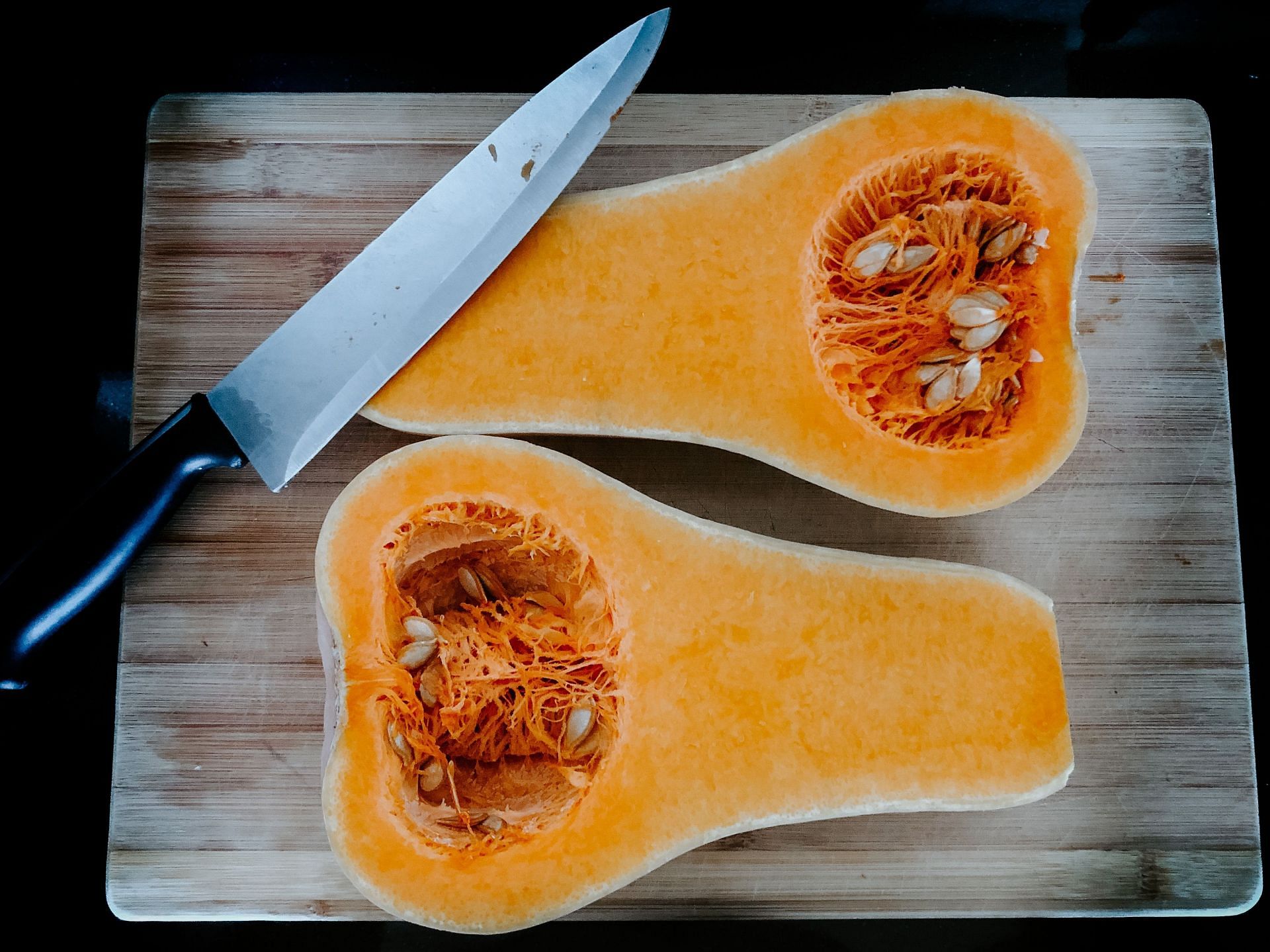 Butternut squash, one of the most liked winter squash kinds, is readily available throughout the year. (Image via Unsplash/ Viviana Rishe)