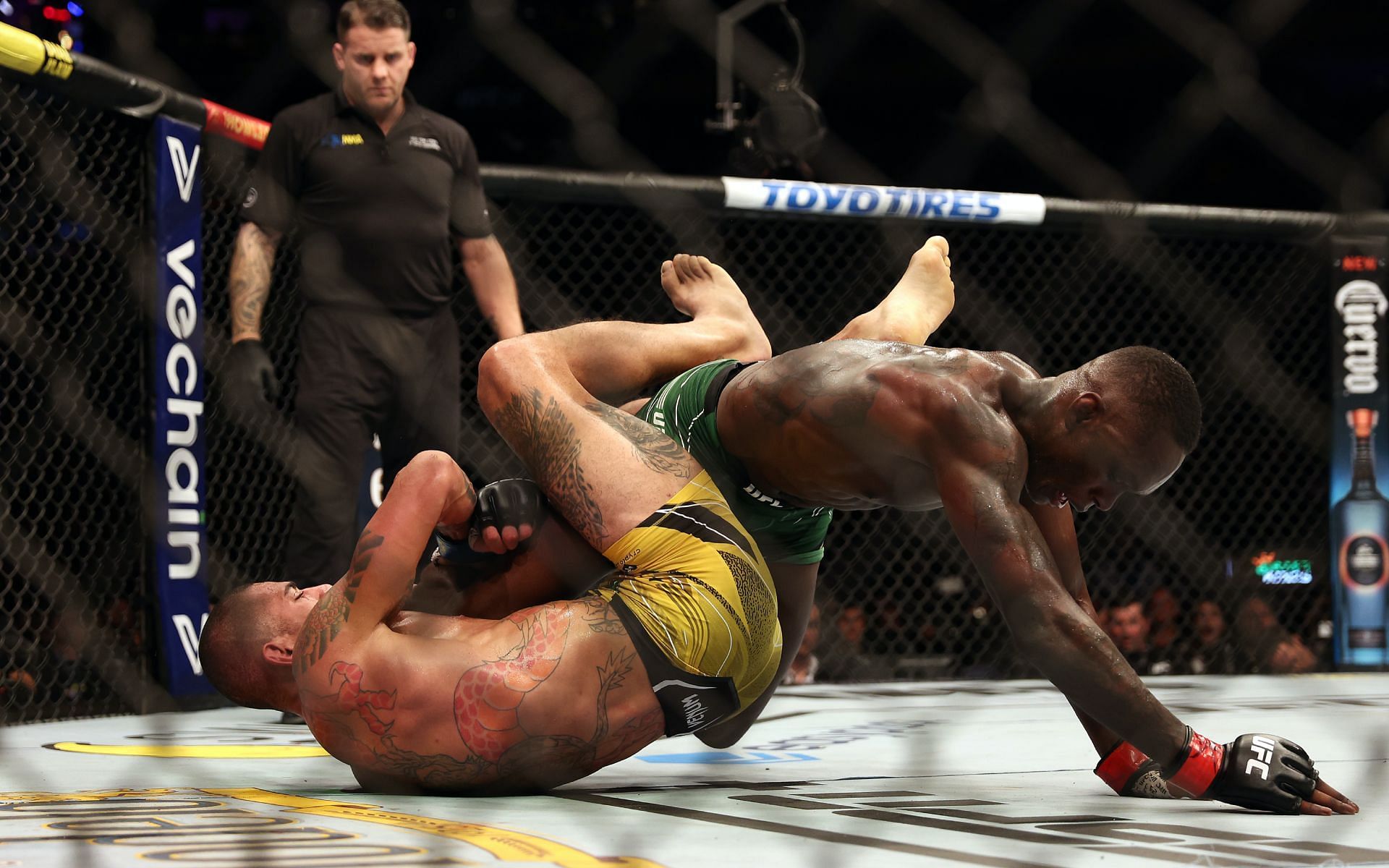 Israel Adesanya and Alex Pereira at UFC 281 [Image Courtesy: Getty Images] 