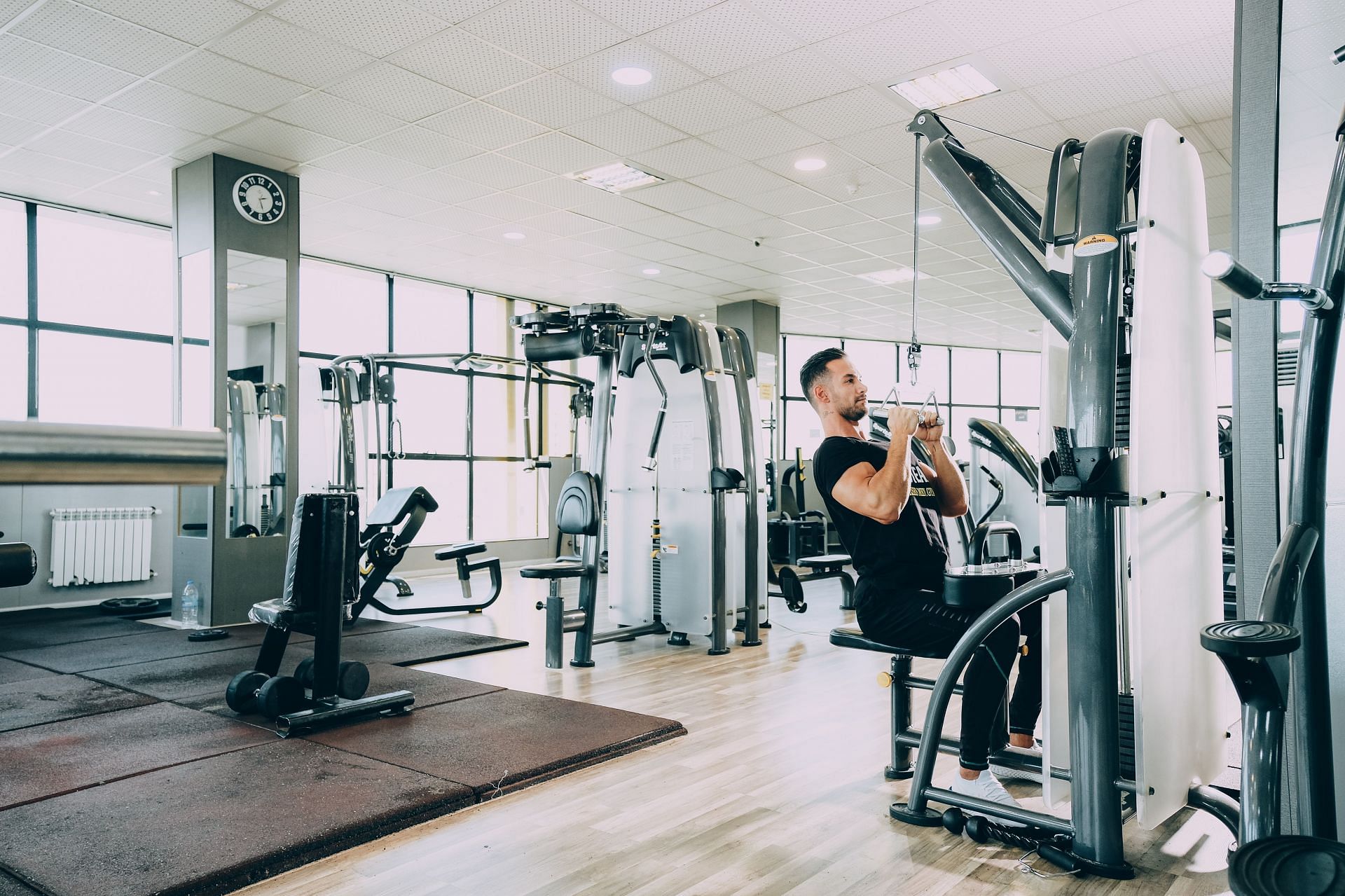 How Much Does A Smith Machine Bar Weigh? (Image via Unsplash)