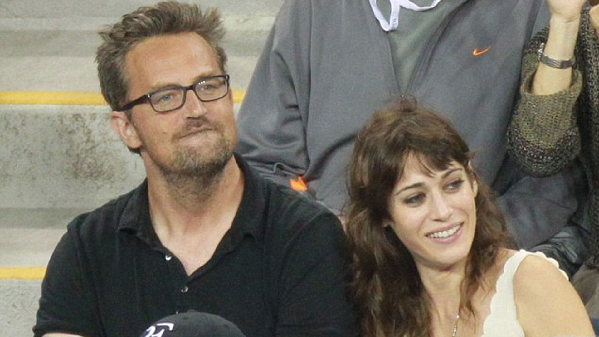 Perry and Lizzy Caplan (Image via Twitter)