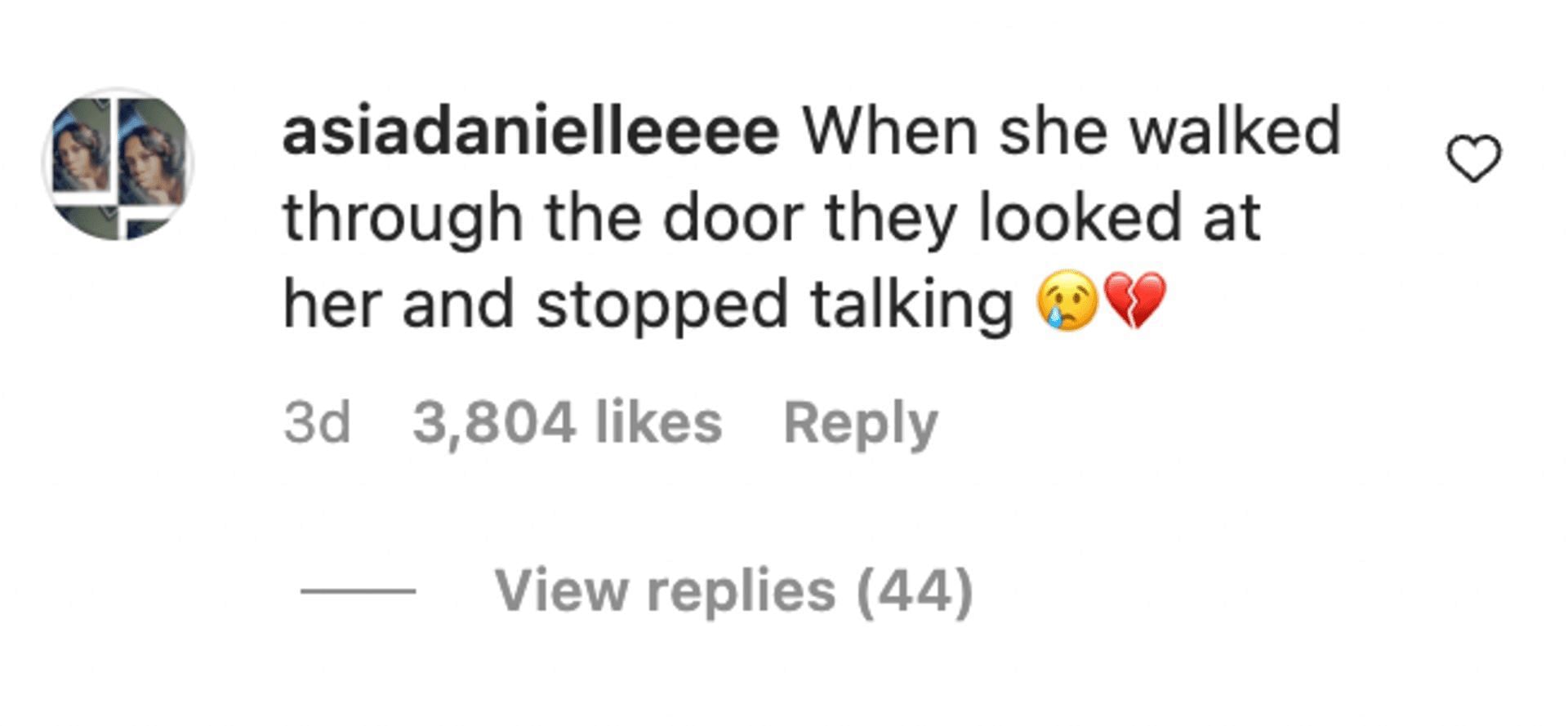 Social media users comment on how the friends reacted as soon as Robinson walked inside the door. (Image via Instagram)