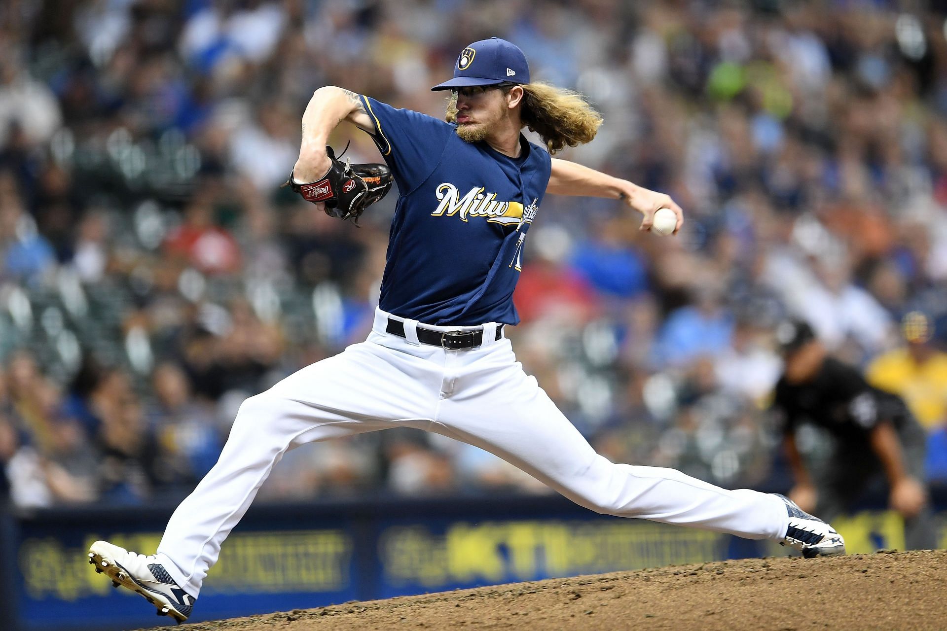 Josh Hader cheered by fans in first games since old tweets surfaced