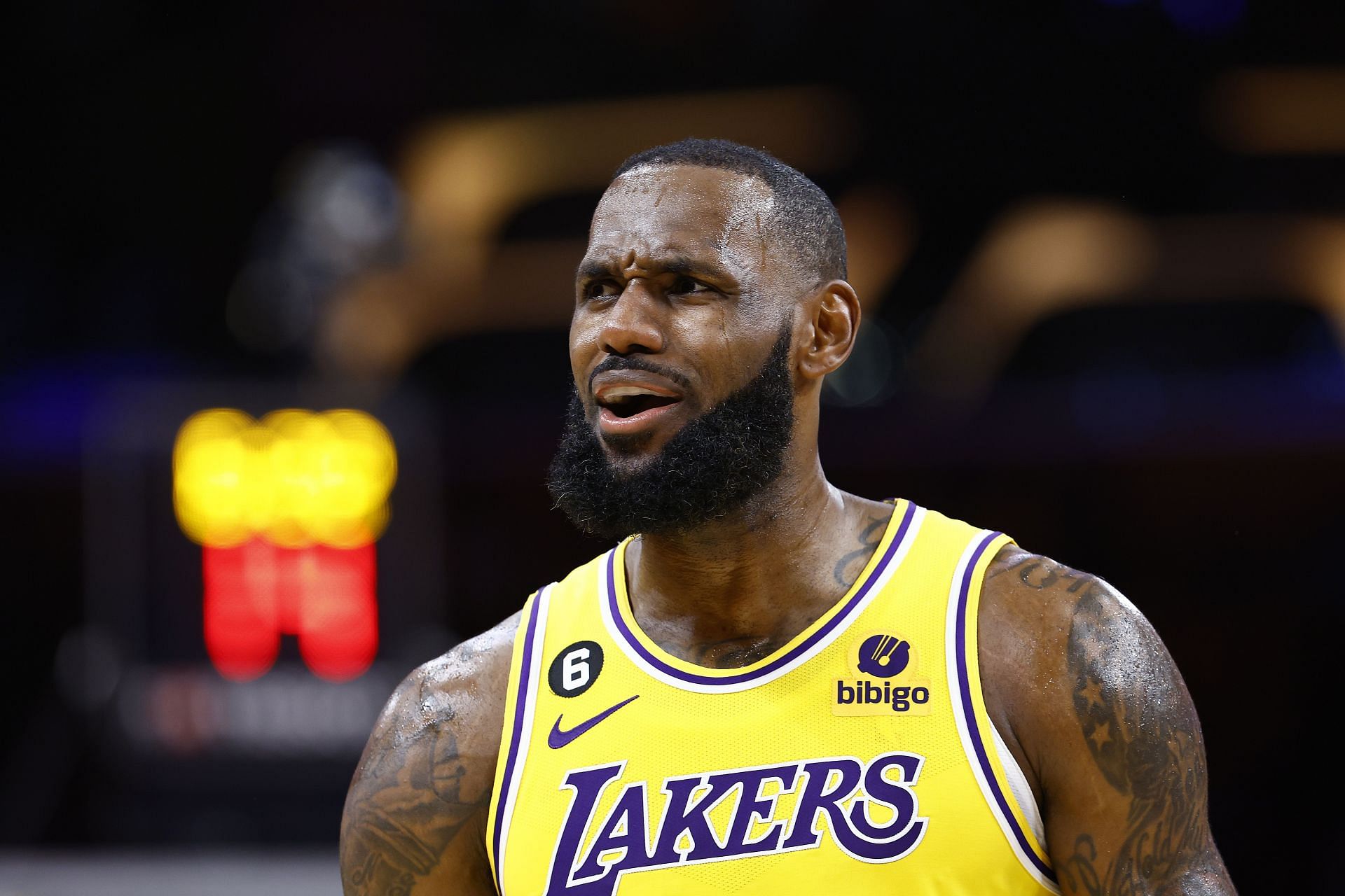 Lebron James Real Barefeet Height and Weight