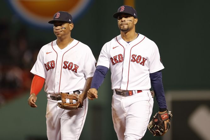 MLB Insider: "The Red Sox may not be close on Bogaerts, but they do seem hopeful to get Rafael Devers to return"