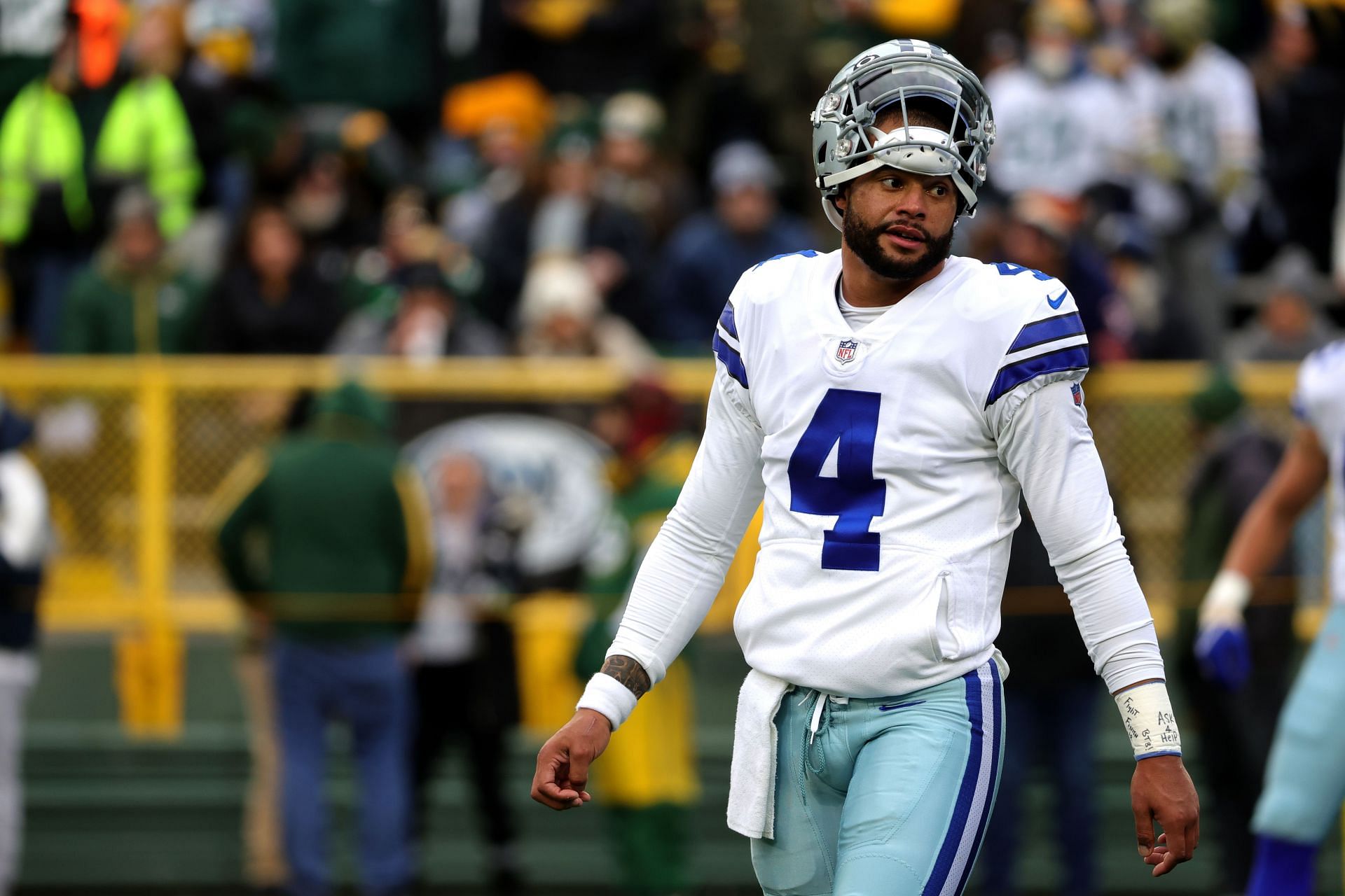 Radio host starts debate about Cowboys QB among NFL fans on social