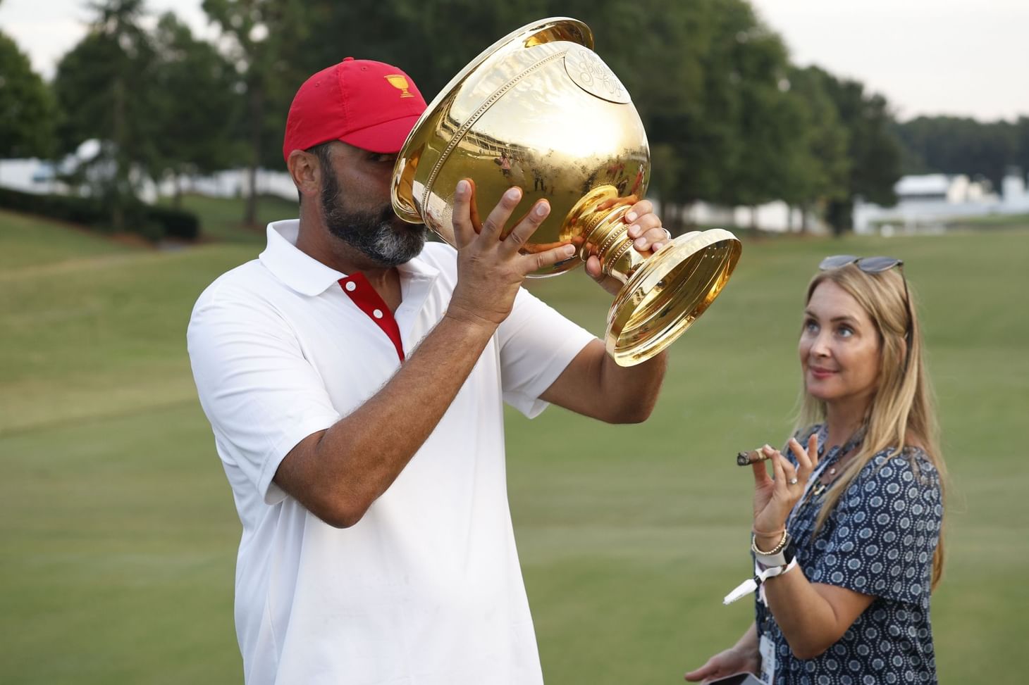 What is the relationship between Jordan Spieth and his caddy?