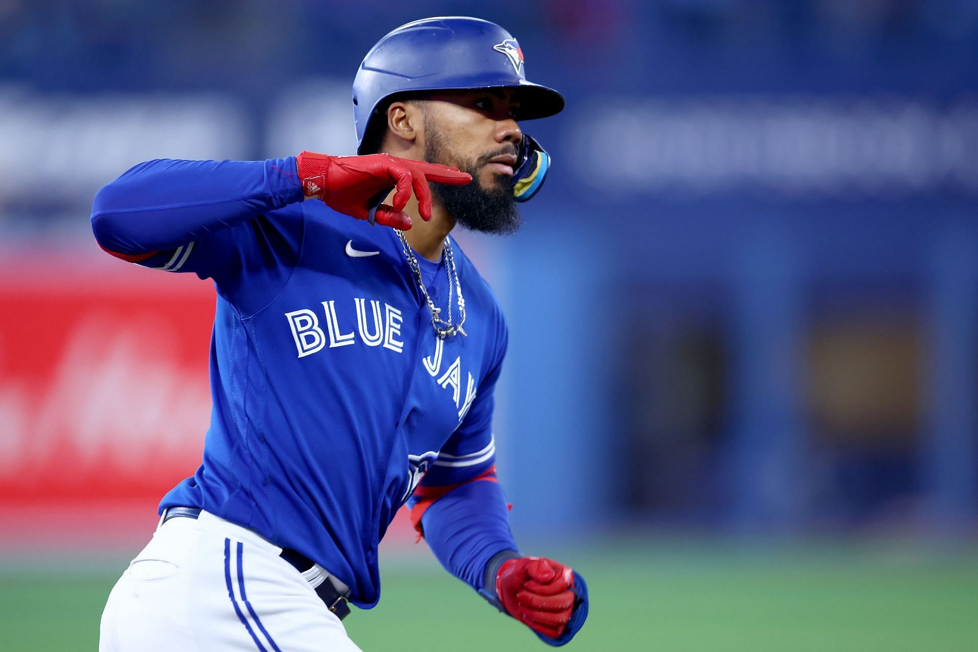 Toronto Blue Jays trade outfielder Teoscar Hernández to the Mariners