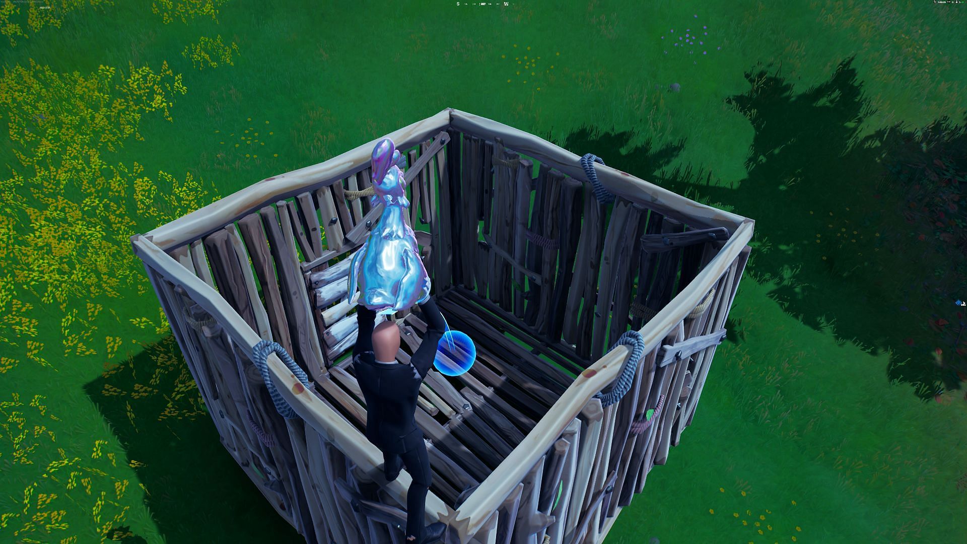 Take aim while throwing the chicken (Image via Epic Games/Fortnite)