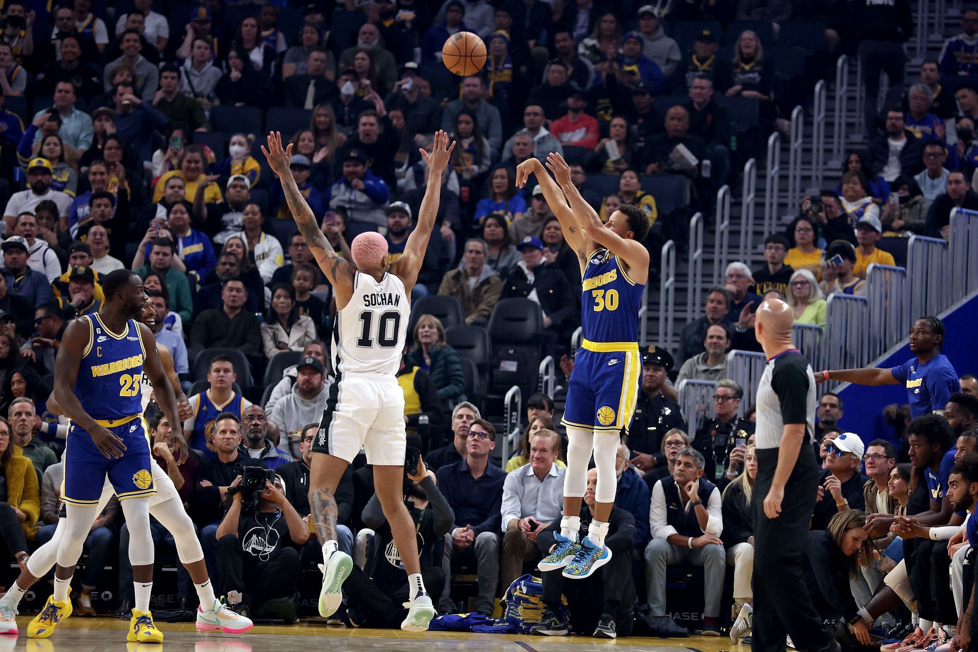 Pete Davidson photobombed Stephen Curry's 3-point record 